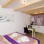 Lavender Garden * دوبروفينك