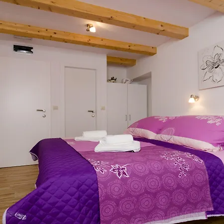 Lavender Garden Apartman