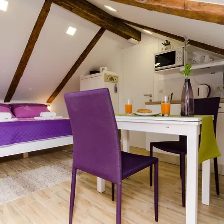 Lavender Garden Apartman *