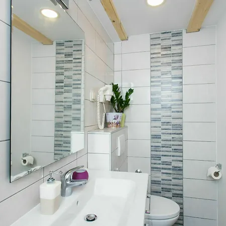 Lavender Garden Apartment *