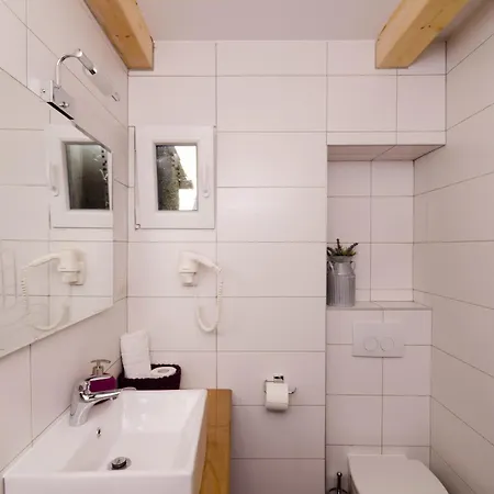 Lavender Garden Apartment *